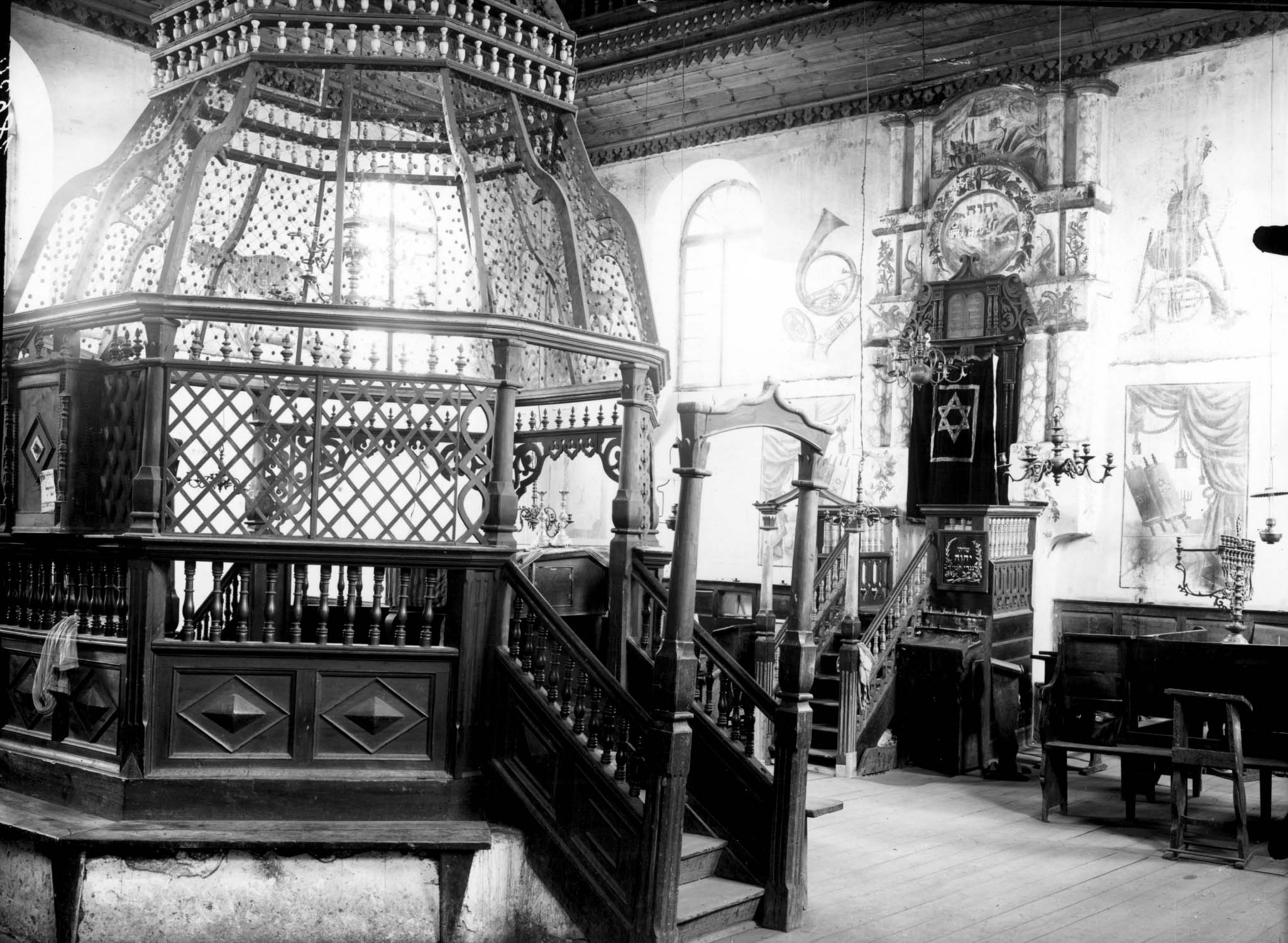 The interior of the Great Synagogue in Dereczyn, a prewar photograph
